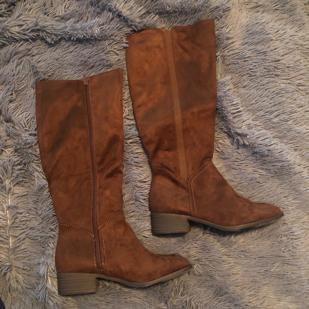 NWOT Brown boots